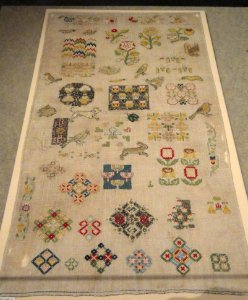 Spot motif sampler, England, 1600-1649, linen tabby with embroidery - Patricia Harris Gallery of Textiles & Costume, Royal Ontario Museum - DSC09351