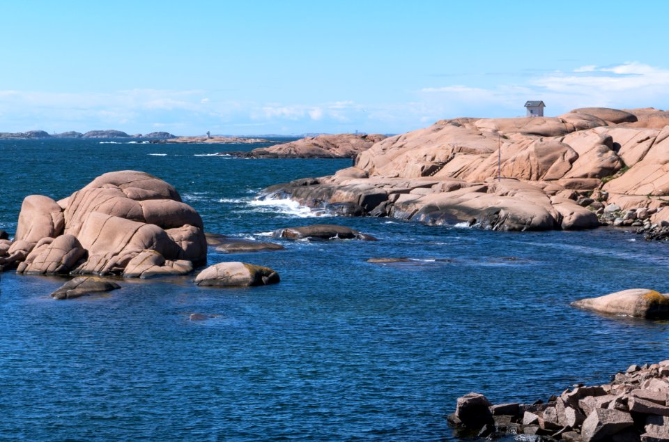 Stångehuvud red granite cliffs 08