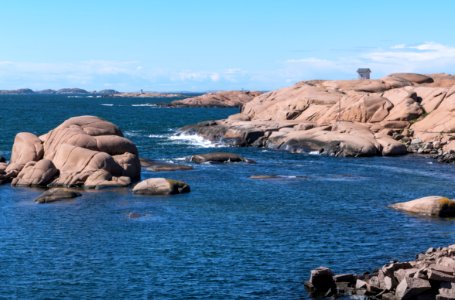 Stångehuvud red granite cliffs 08