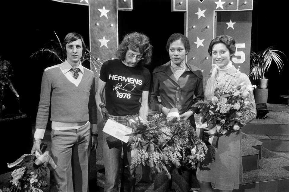 Sportman en vrouw van het jaar in Avros Sportpanorama v.l.n.r. Cruijff (1974),, Bestanddeelnr 928-3489