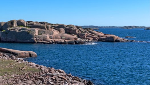 Stångehuvud red granite cliffs 13
