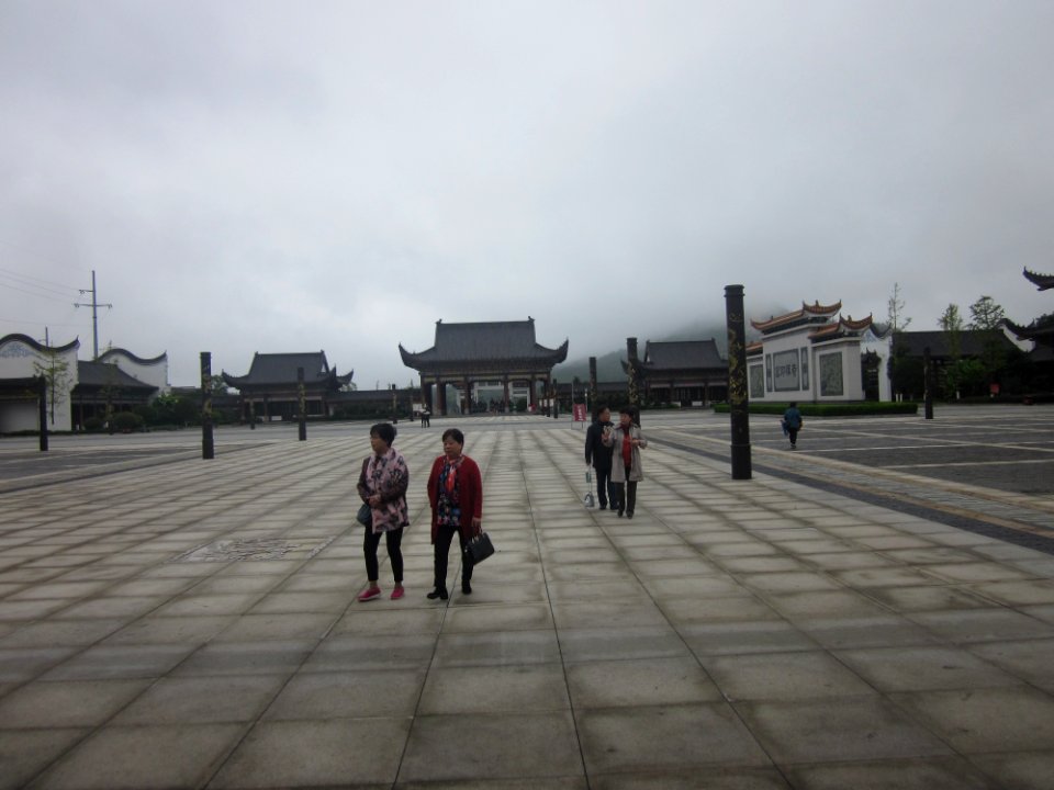Square, Miyin Temple, picture2