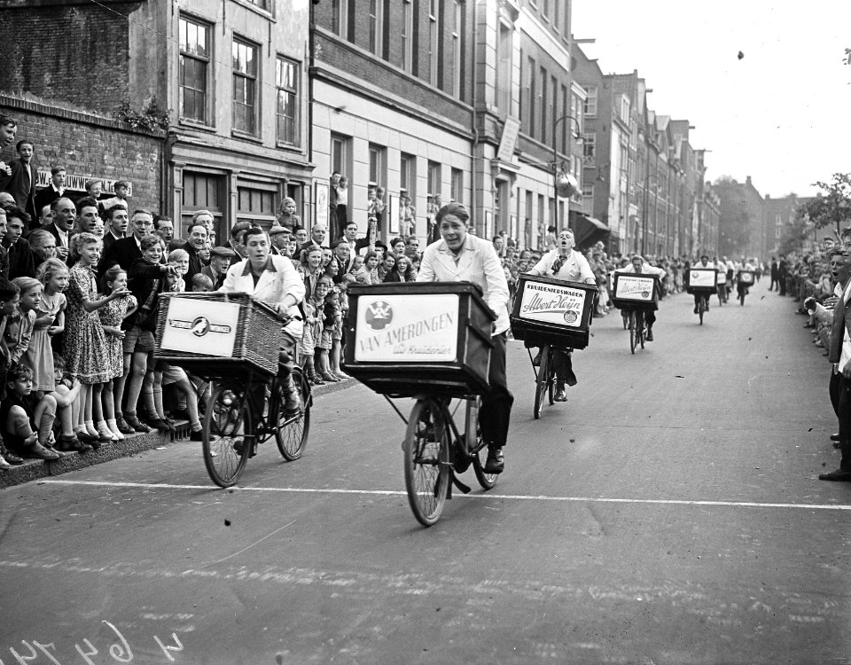 Sportweek Amsterdam. Kruideniersrace door Amsterdam. Finish in de Westerstraat, Bestanddeelnr 934-5354