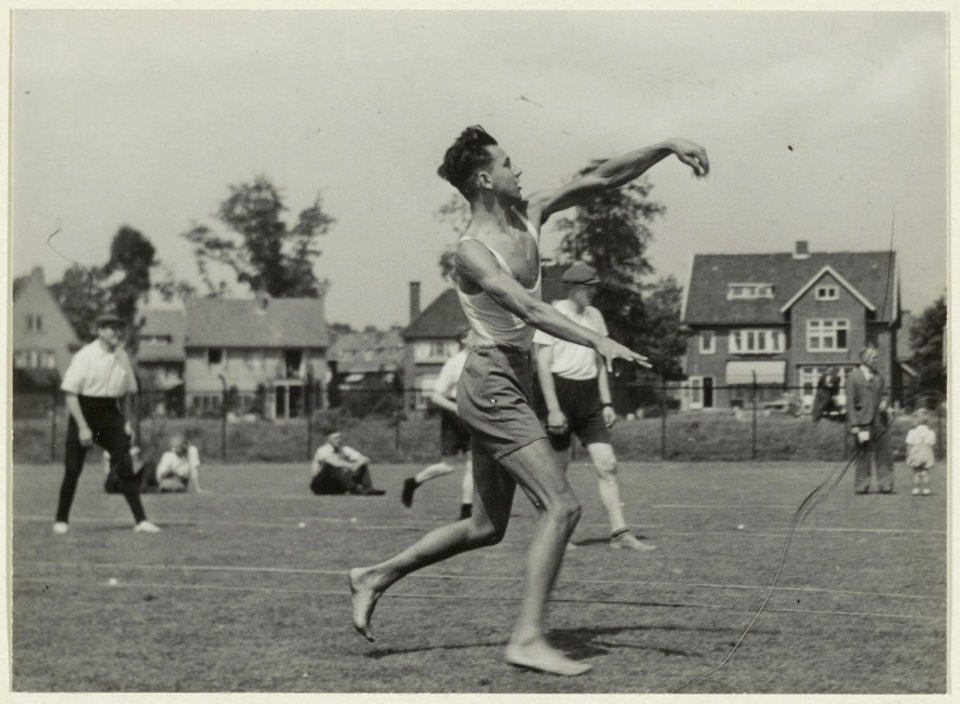 Sportterrein aan de Kleverlaan. NL-HlmNHA 54004726