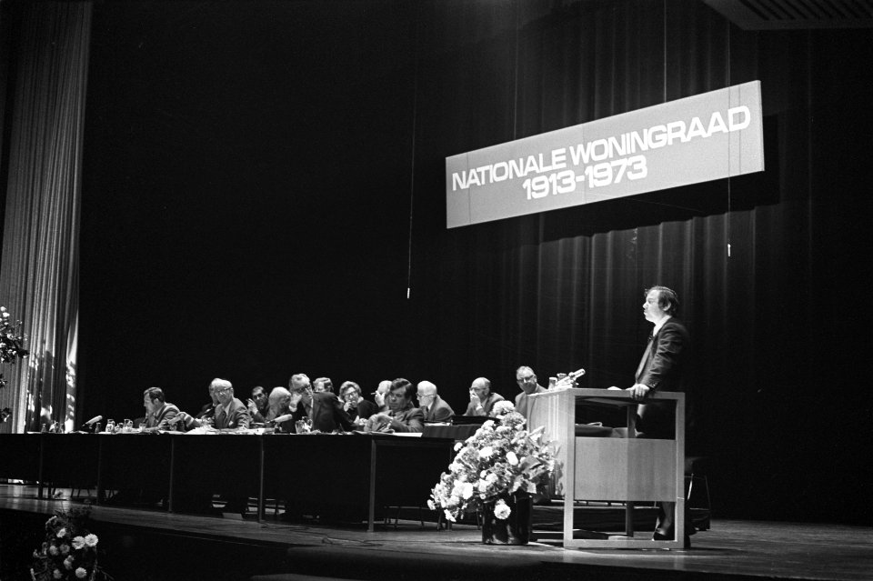 Spreker tijdens congresbijeenkomst, Bestanddeelnr 926-7820