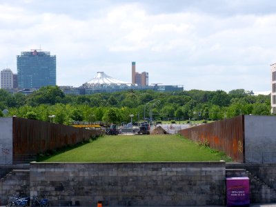 Spreebogenpark from Hugo-Preuß-Brücke 2019-06-28 02