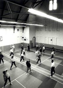 Sportschool Pauel, gevestigd in de voormalige Bethelkerk (Christelijk Gereformeerd) aan de Floresstraat. Aangekocht van United Photos de Boer bv. - Negatiefnummer 33594 k 20. - Gepubliceerd in het Haa