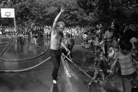 Spuitbal op Museumplein, Amsterdam, Bestanddeelnr 926-6643