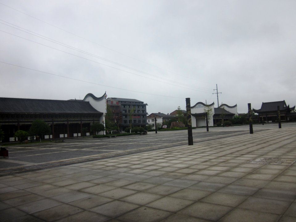 Square, Miyin Temple, picture1