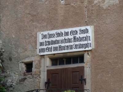 Spruch am Schloss Wespenstein