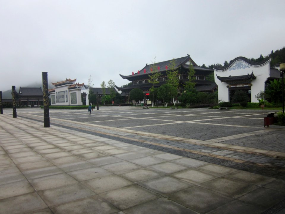Square, Miyin Temple, picture3