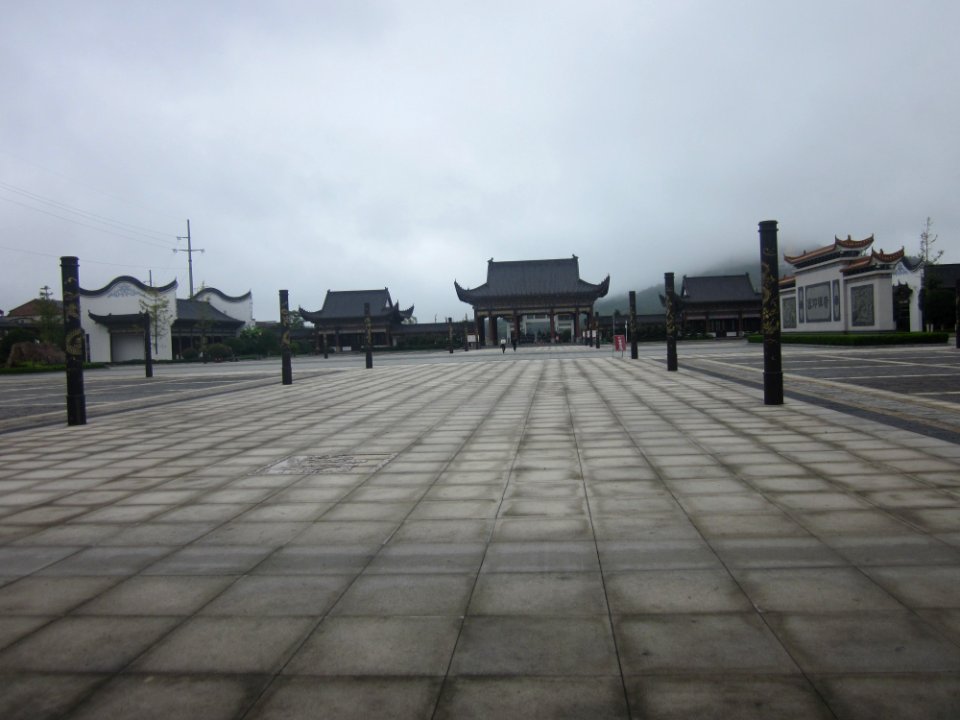 Square, Miyin Temple, picture4