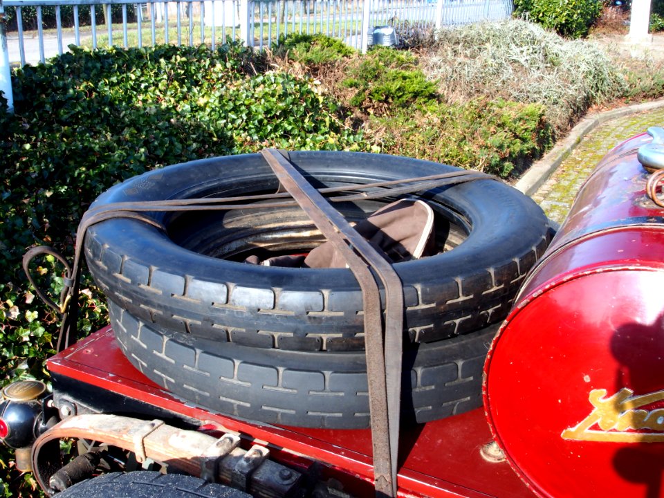 Springfield Massachusetts Knox Automobile Company, 1911 Knox Type R, spare tires pic1