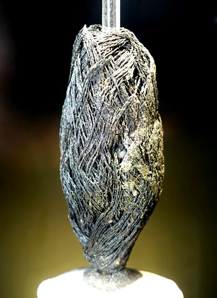 Spun thread, Horgener Kultur, Überlingen, Nussdorf-Maurach, Bodenseekreis, late 4th millenium BC - Landesmuseum Württemberg - Stuttgart, Germany - DSC02745