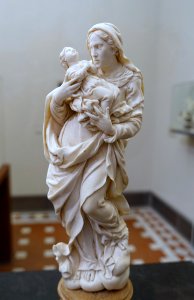 St. Anne with St. Mary in her Arms, by Ehrgott Bernhard Bendel, probably before 1700, ivory - Bode-Museum - DSC03440