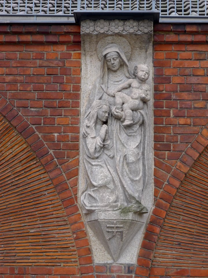 St. Annen-Kirche (Berlin-Lichterfelde) Steinrelief
