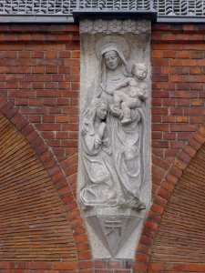 St. Annen-Kirche (Berlin-Lichterfelde) Steinrelief