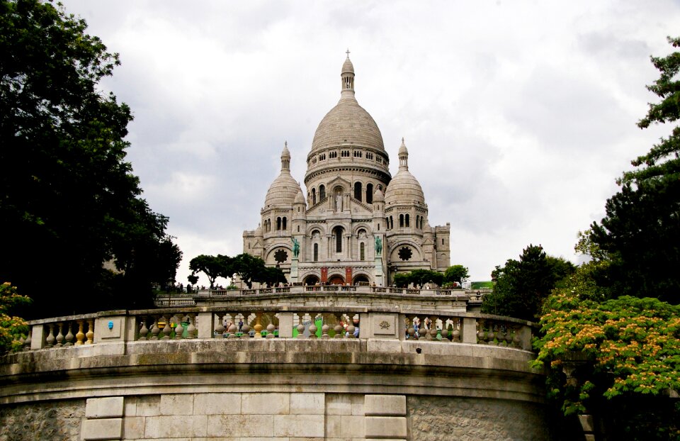 Paris temple monument