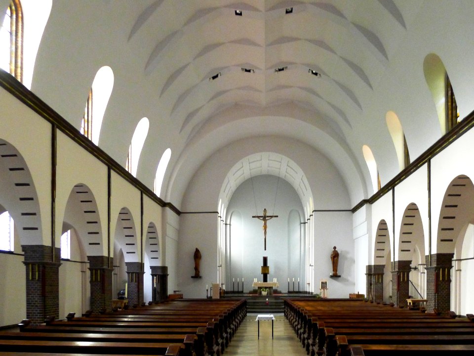 St. Christophorus (Berlin-Neukölln) Blick zum Chor