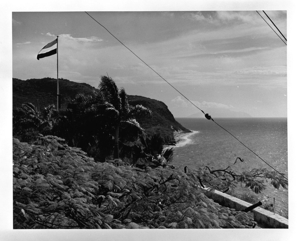 St. Eustatius. Uitzicht vanuit het oude fort Oranje in Oranjestad, Bestanddeelnr 935-1255