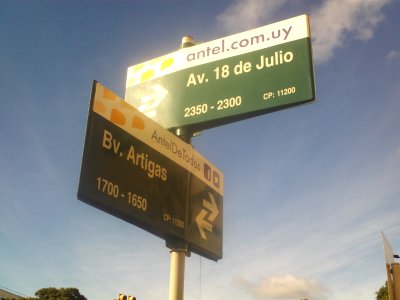 Street signs Bv Artigas Av 18 de Julio