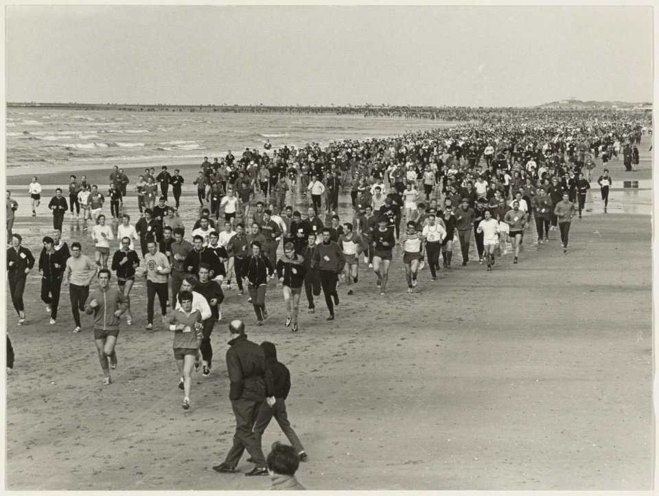 Strandloop te IJmuiden