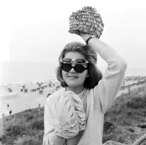 Strandmode 1964, badmuts uit het jaar 1900, Bestanddeelnr 916-4570