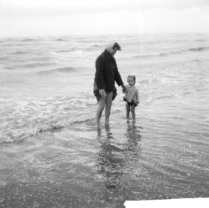 Strand bij storm Zandvoort, Bestanddeelnr 914-3008