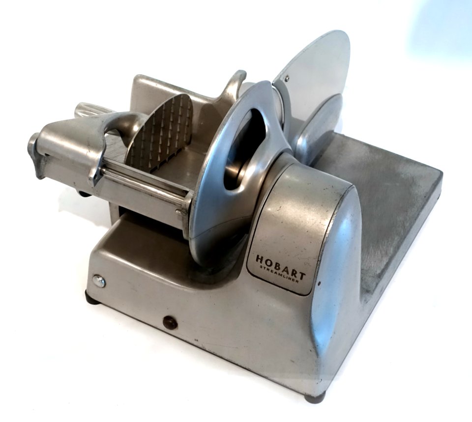 Streamliner meat slicer (model 195) by Theodore C. Brookhart & Egmont H. Arens, Hobart Manufacturing Co., Troy, OH, 1942, aluminum, steel, rubber - Montreal Museum of Fine Arts - Montreal, Canada - DSC09026