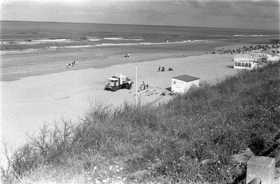 Strandleven in Zandvoort loopt ten einde, Bestanddeelnr 911-6283