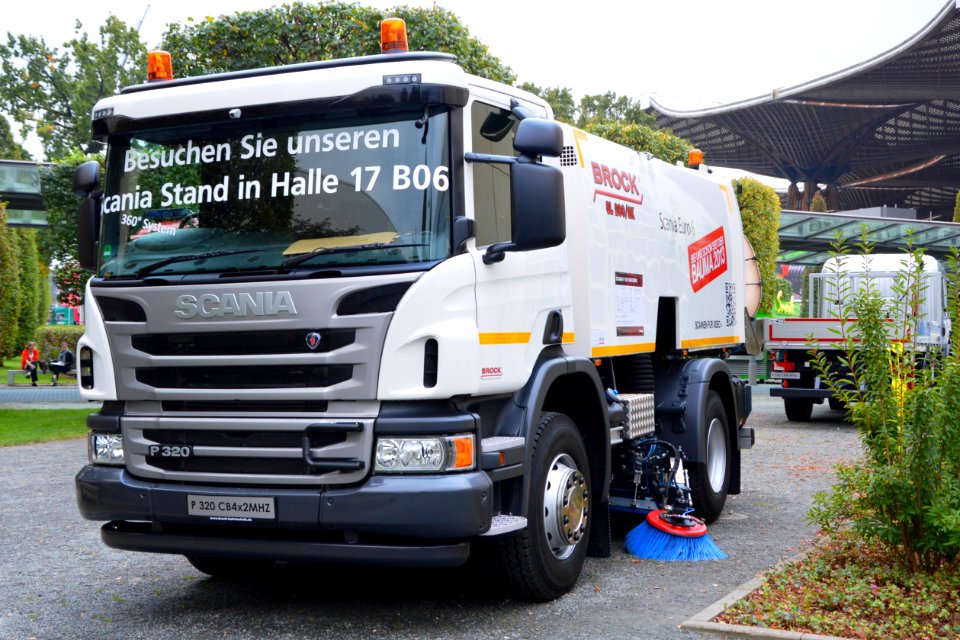 Street sweeper truck Scania P 320. Free image Spielvogel