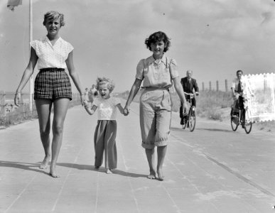 Strandmode broekendracht dames, Bestanddeelnr 905-2667