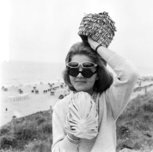 Strandmode 1964, badmuts uit het jaar 1900, Bestanddeelnr 916-4571