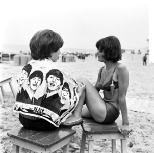 Strandmode 1964, badhanddoek met de koppen van de Beatles, Bestanddeelnr 916-4577