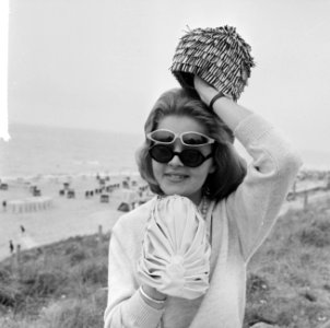 Strandmode 1964, badmuts uit het jaar 1900, Bestanddeelnr 916-4565
