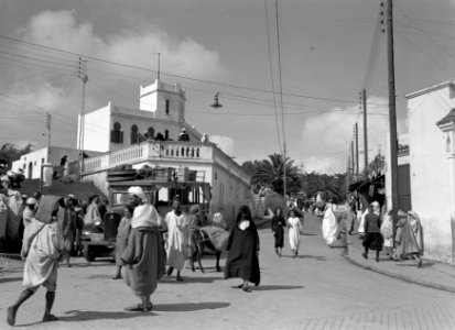 Straatbeeld in Tanger, Bestanddeelnr 191-0182