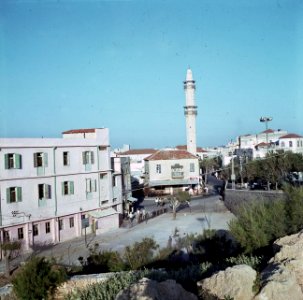 Straatbeeld met een minaret, Bestanddeelnr 255-9319