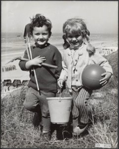 Stranden, kinderen, speelgoed, voorjaar, Joeke, Bestanddeelnr 049-0510