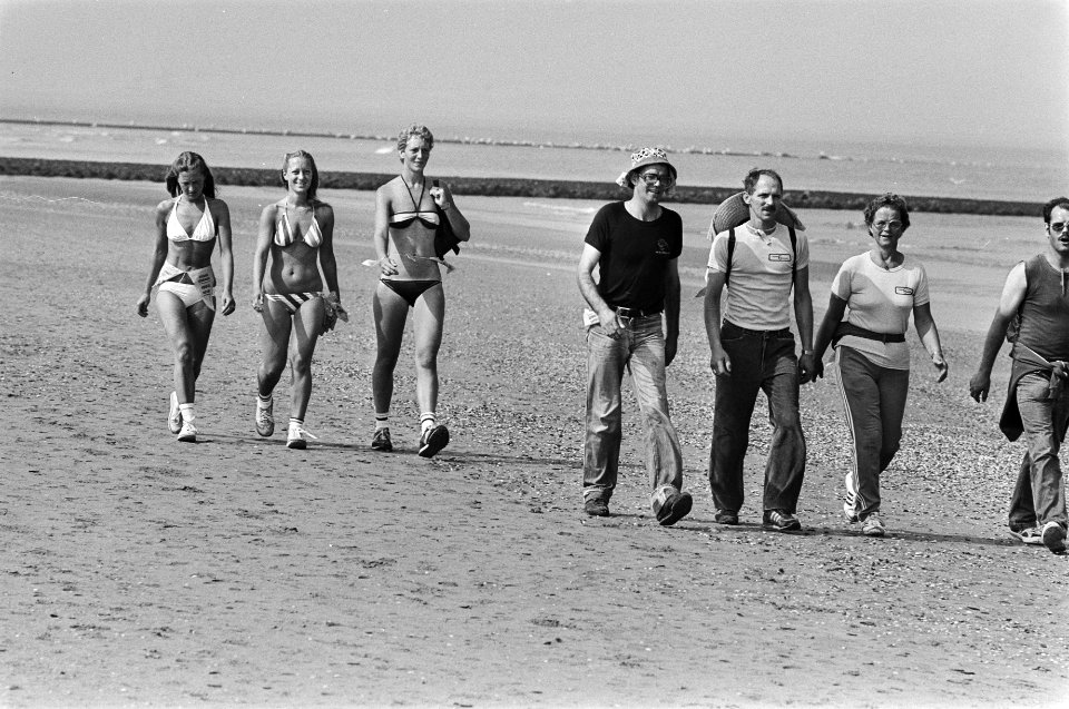 Stranden, voettochten, wandelen, Bestanddeelnr 932-6573