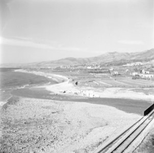 Strand, riviermond en Middellandsezee nabij Nahr el Kelb, Bestanddeelnr 255-6415