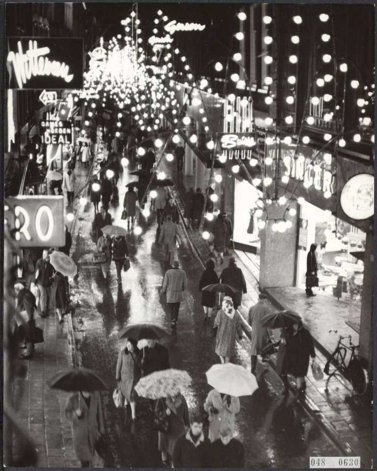 Straatbeelden, illuminaties, kerstmis, sinterklaasfeesten, sint nicolaas, Bestanddeelnr 048-0630