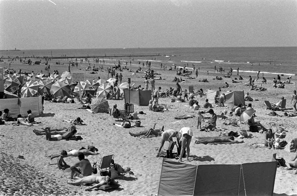 Strandleven Scheveningen, strand en de pier, Bestanddeelnr 926-6089