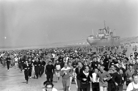 Strandloop IJmuiden naar Bloemendaal, 3400 deelnemers op weg, Bestanddeelnr 918-8333