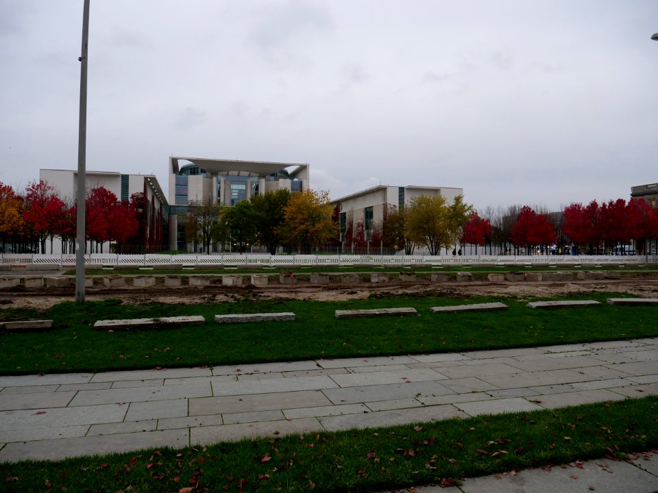 Street construction at Spreebogen on 2019-11-08 05