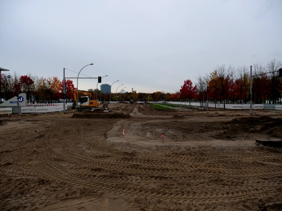 Street construction at Spreebogen on 2019-11-08 01