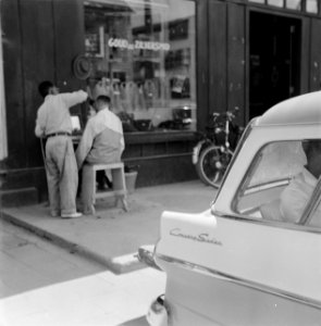 Straatbeelden, mannen, Bestanddeelnr 250-8492