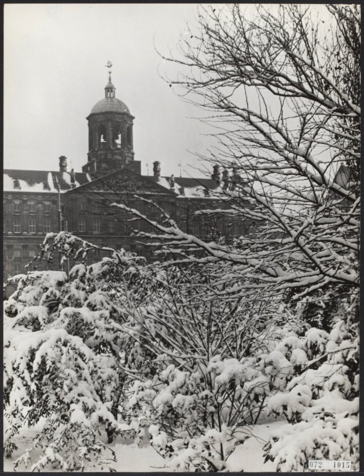 Straatbeelden, pleinen, sneeuw, Bestanddeelnr 072-1015