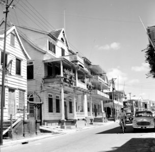 Straat in Paramaribo, Bestanddeelnr 252-2165