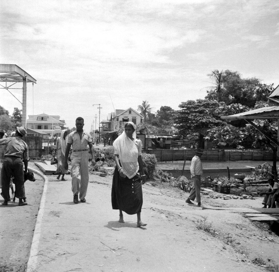Straatbeeld in Paramaribo (), Bestanddeelnr 252-6220