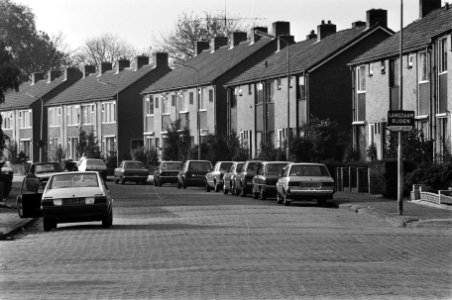 Straat in de wijk Zelling in Gouderak, Bestanddeelnr 932-3916